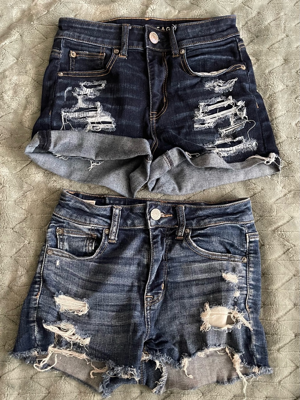 Women’s American Eagle Distressed Shorts Size (2)
